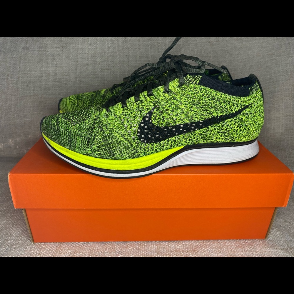 Nike Flyknit Racer Sz Men 6.5/ Women 8